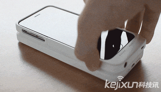 iPhone無線移動電源 采用全新磁力設(shè)計