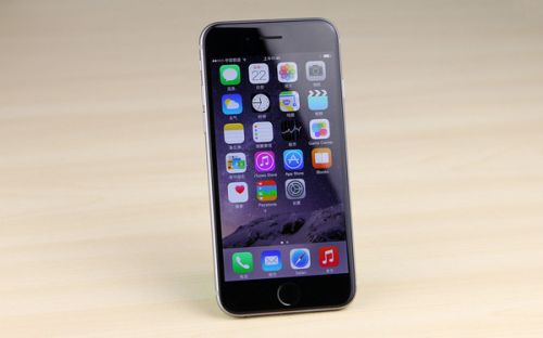 <a href=/mobile/iphone/ target=_blank class=infotextkey>iPhone</a> 6居然墊底?市售手機屏占比排行第1張圖