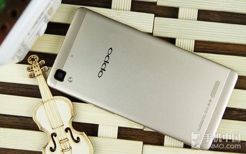 金屬材質(zhì)2.5D弧度全局閃拍 OPPO R7圖賞