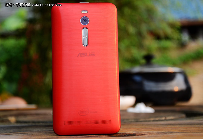 4GB超大運存 華碩Zenfone2全民版1299元