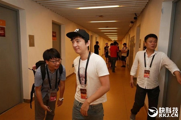 王思聰吐槽樂視“吹?！保褐茗櫟t也來湊熱鬧