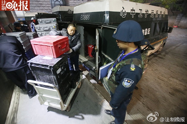 新版人民幣出庫實拍！43輛特種車排隊取運