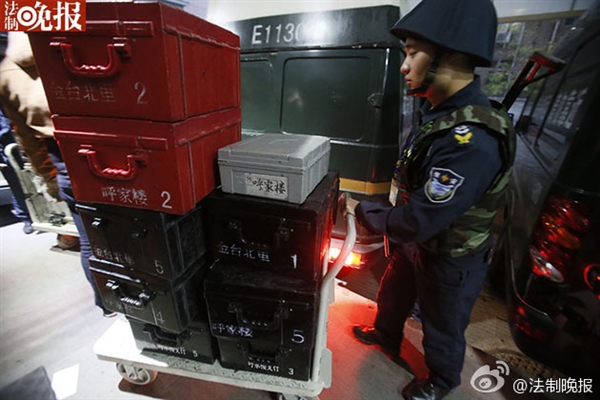 新版人民幣出庫實拍！43輛特種車排隊取運