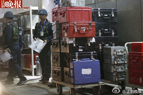 新版人民幣出庫實拍！43輛特種車排隊取運