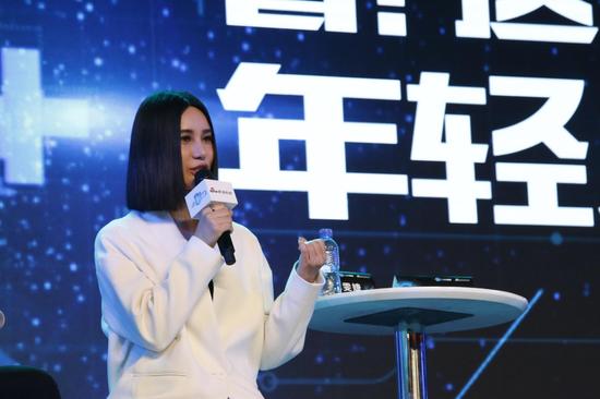 <a href=/tech/internet/ target=_blank class=infotextkey>互聯(lián)網(wǎng)</a> 社交媒體 商業(yè)模式 尚雯婕 黑金時(shí)尚