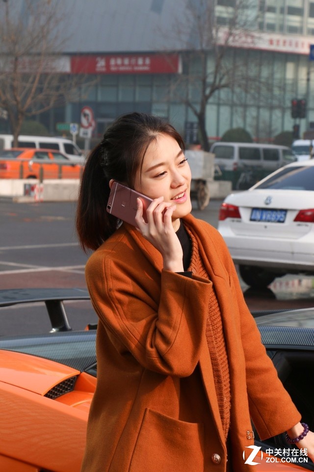 夠快！蘭博基尼載美女送vivo X6Plus  