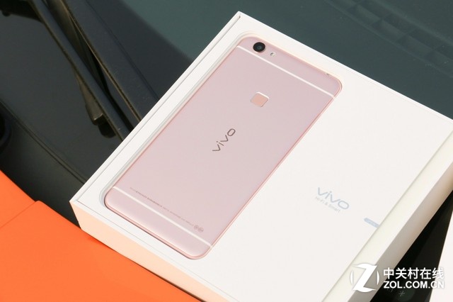 夠快！蘭博基尼載美女送vivo X6Plus  