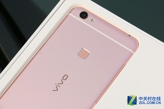 夠快！蘭博基尼載美女送vivo X6Plus  