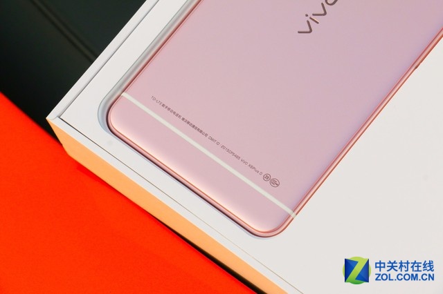 夠快！蘭博基尼載美女送vivo X6Plus  