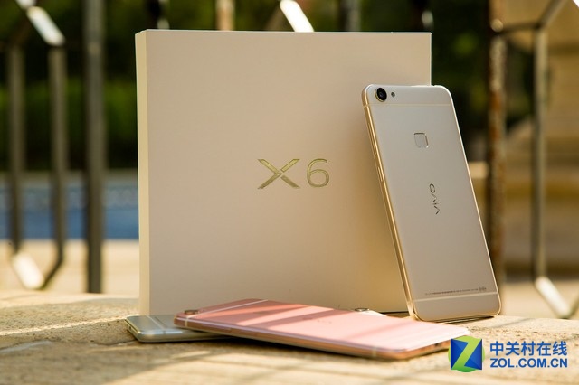 夠快才暢快vivo X6的信號帶僅有1.5mm，屬于行業領先水平，遠低于<a href=/mobile/iphone/ target=_blank class=infotextkey>iPhone</a>等產品的信號帶寬度，讓夠快才暢快vivo X6看起來更加美觀。
