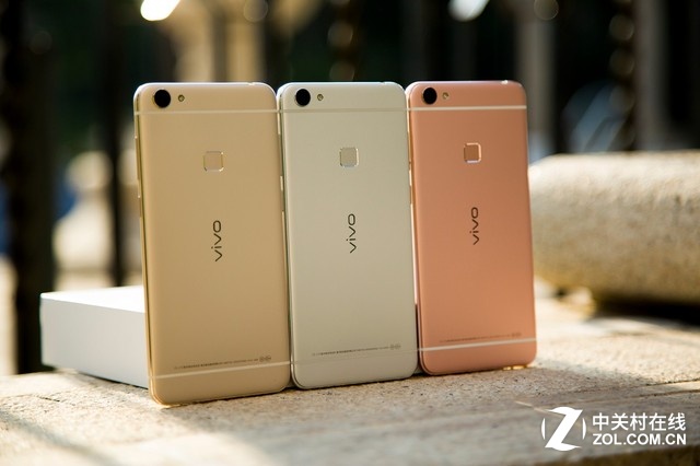另外，夠快才暢快vivo X6同樣擁有PDAF相位對焦，對焦過程僅0.1秒，達到行業最快水平，并配備極速追焦、防拖影功能，讓夠快才暢快vivo X6的相機體驗同樣暢快無比。