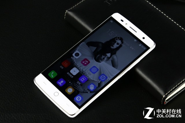 智能遙控“樂控2.0” TCL樂玩2C圖賞  