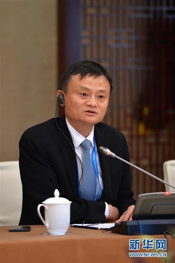 畫面太美！雷軍/馬云/李彥宏/馬化騰穿上西裝后