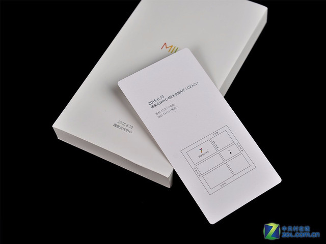 MIUI7的發(fā)布會(huì)邀請(qǐng)函同樣是一套可玩性很高的玩具――七巧板，而MIUI7的LOGO也是由類似七巧板樣式的圖形構(gòu)成，相信這套玩具一定可以勾起廣大70、80后對(duì)兒時(shí)的回憶。