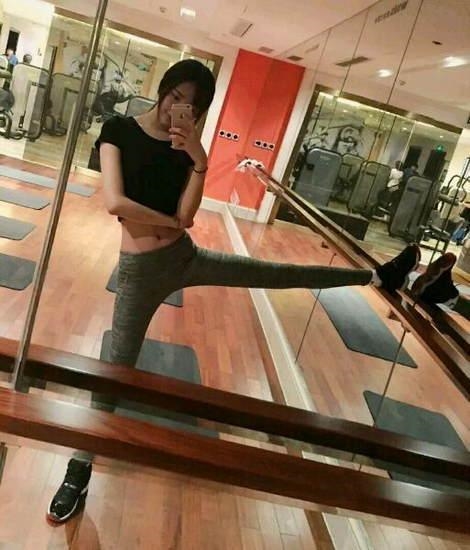 女網友曬健身照吸睛：魔鬼級女神