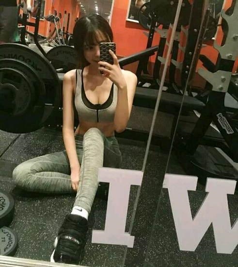 女網友曬健身照吸睛：魔鬼級女神