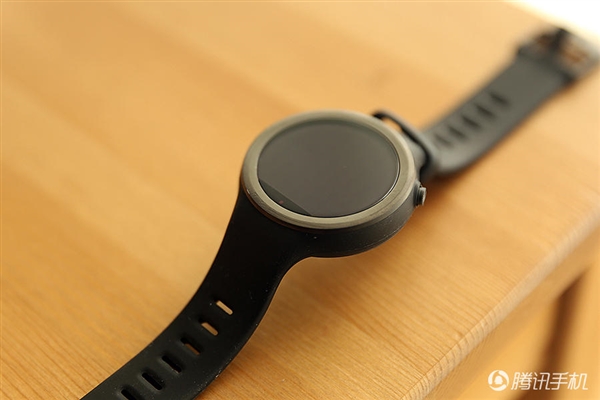 2388元！Moto 360運動版國行圖賞：硅膠腕帶