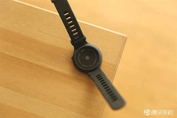 2388元！Moto 360運動版國行圖賞：硅膠腕帶