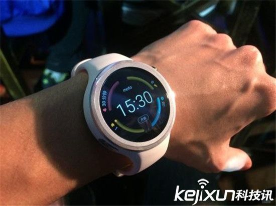 Moto 360 Sport國(guó)行版今日開(kāi)售 2388元起!