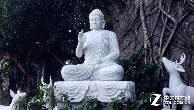 接著，為了彌補前一天海灘日出日落的遺憾，所以這一天的下午為了拍攝日落，選擇了五行山之行。Marble Mountains，距離峴港南邊10公里，風(fēng)景絕佳，是印度教和佛教圣地，山上有一處山水靈應(yīng)寺，是峴港三座靈應(yīng)寺之一。