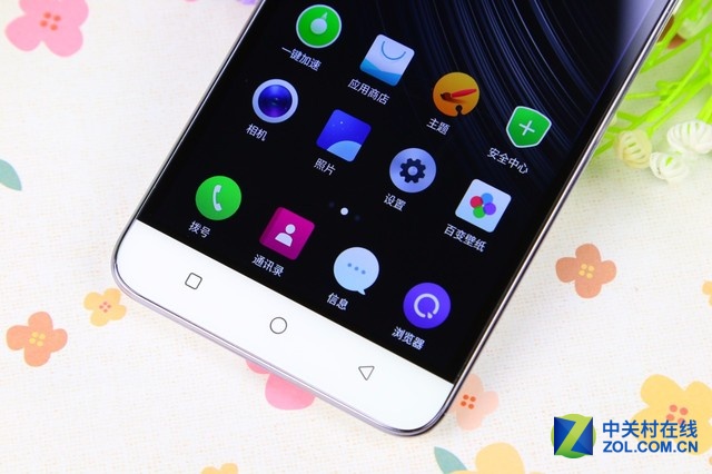 大神Note3高配版搭載了MT6753八核64位處理器，主頻1.3GHz；運行內存方面達到了3GB，大神Note3高配版配備了5.5英寸豪情屏幕，以及1300萬像素攝像頭。同時全新升級的大神Note3高配版還擁有強大的隱私安全防護能力，而該機的售價仍為899元，性價比十分突出。