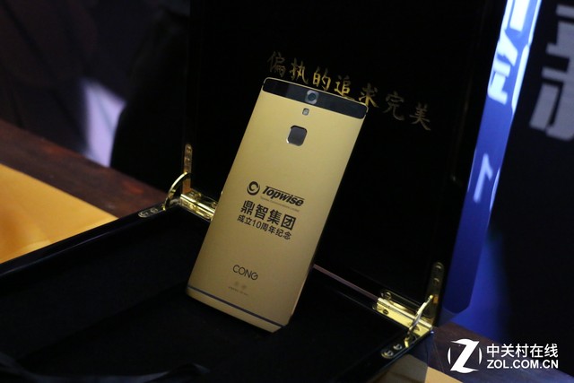 售價12888元 青蔥metal 黃金版手機發布 