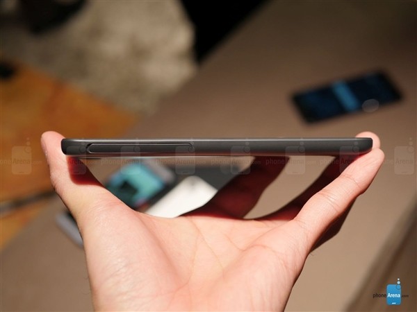 略丑的個性設(shè)計 HTC Desire三新機上手