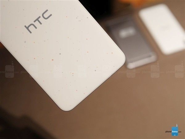 略丑的個(gè)性設(shè)計(jì) HTC Desire三新機(jī)上手