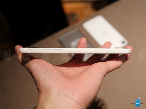 略丑的個(gè)性設(shè)計(jì) HTC Desire三新機(jī)上手