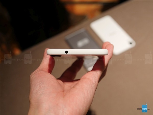 略丑的個(gè)性設(shè)計(jì) HTC Desire三新機(jī)上手