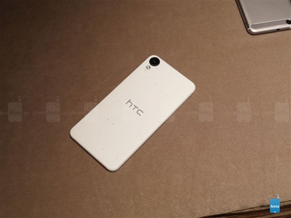 略丑的個(gè)性設(shè)計(jì) HTC Desire三新機(jī)上手