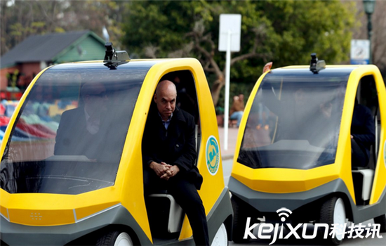 無人駕駛汽車將顛覆交通行業 只不過得等20年