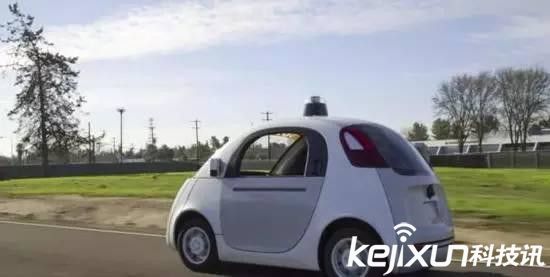 谷歌無人駕駛汽車肇事：連人帶車一起闖禍