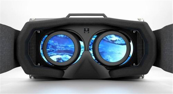 全球首臺(tái)Oculus Rift消費(fèi)版收貨啦：創(chuàng)始人送貨上門