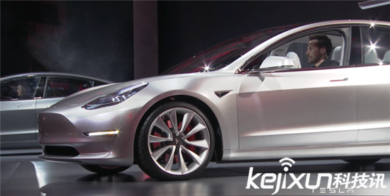 特斯拉愚人節發布Model 3：Model S可能要賣不動了