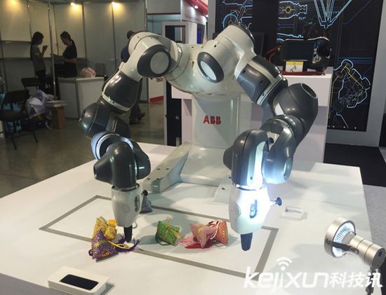 工業(yè)智能化時代已經(jīng)崛起！ VR機械手臂來了