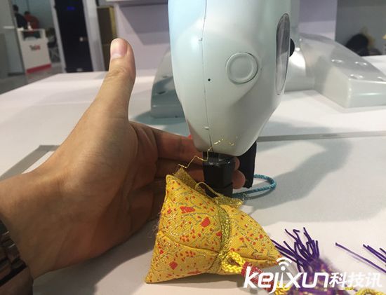 工業(yè)智能化時代已經(jīng)崛起！ VR機械手臂來了
