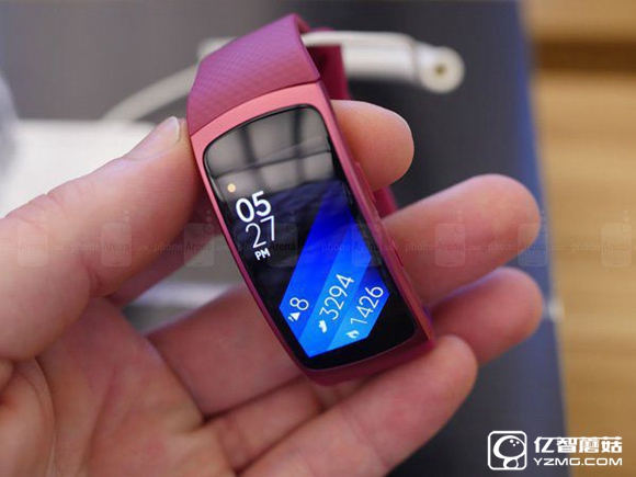 時(shí)尚運(yùn)動(dòng)范，三星Gear Fit 2/Icon X高清圖賞