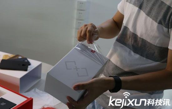 一加3手機(jī)已發(fā)布 但一加VR頭盔又來了開箱圖賞