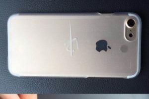iPhone 7最新諜照：原耳機(jī)插孔被新?lián)P聲器取代