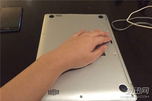 小米筆記本模仿蘋果Macbook Air  超越還是倒退？