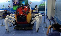 Crabster CR200水下探索機器人亮相：與螃蟹為靈感