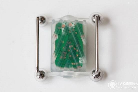 皮膚里植入這個設備 你可能就能看到鬼了