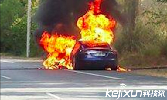 特斯拉電動汽車起火！ 一波未平一波又起