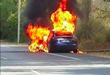 特斯拉電動汽車起火自燃! 事件詳細(xì)報(bào)道