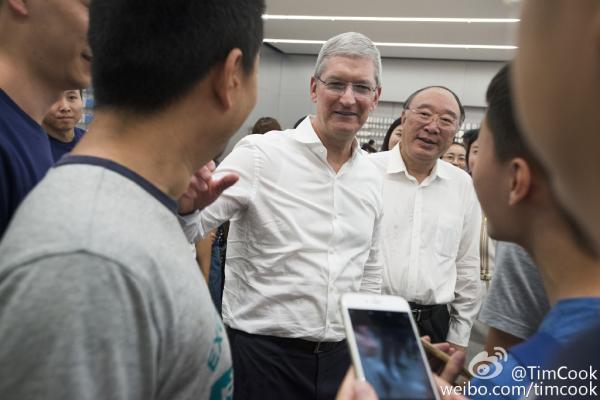 執掌蘋果5年 庫克從喬布斯陰影中走出了嗎？