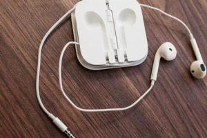 放棄主流藍(lán)牙 iPhone7無線耳機(jī)采用自有通信技術(shù)
