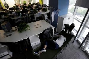 競爭激烈與焦慮：國內互聯網企業進入“996”工作制？