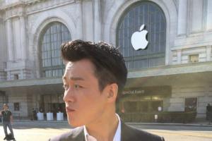 iPhone7發(fā)布會(huì)邀請(qǐng)唯一中國(guó)明星：蘋果總部門前啃蘋果