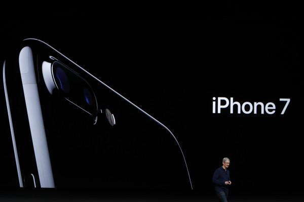 蘋果黑色機型遭瘋搶 iPhone7亮黑色加價超萬元